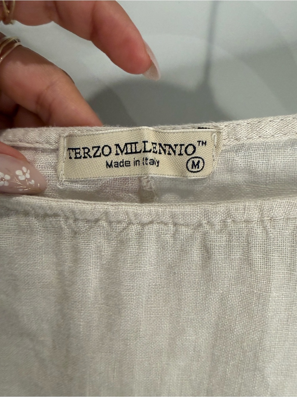 100% Linen Relaxed Cream Short-Sleeve Crop Top - Picture 4 of 5